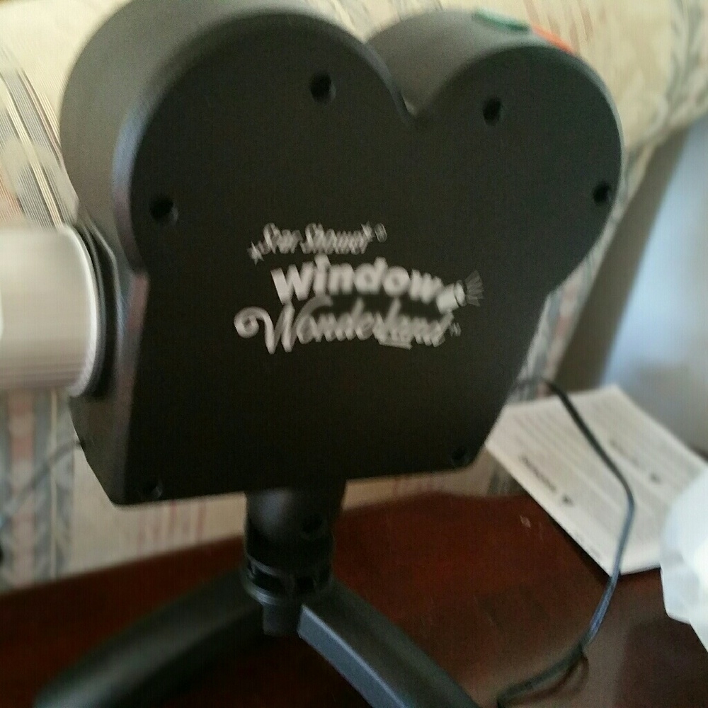 WINDOW WINDERLAND - Picture 3 of 7